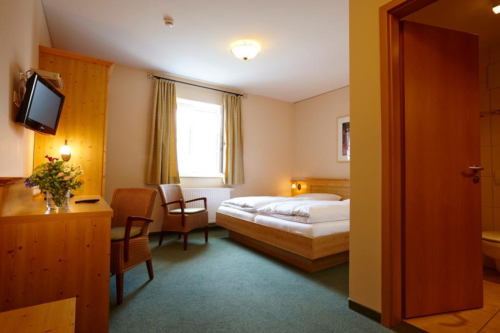 Hotel Eberl Hattenhofen  ภายนอก รูปภาพ